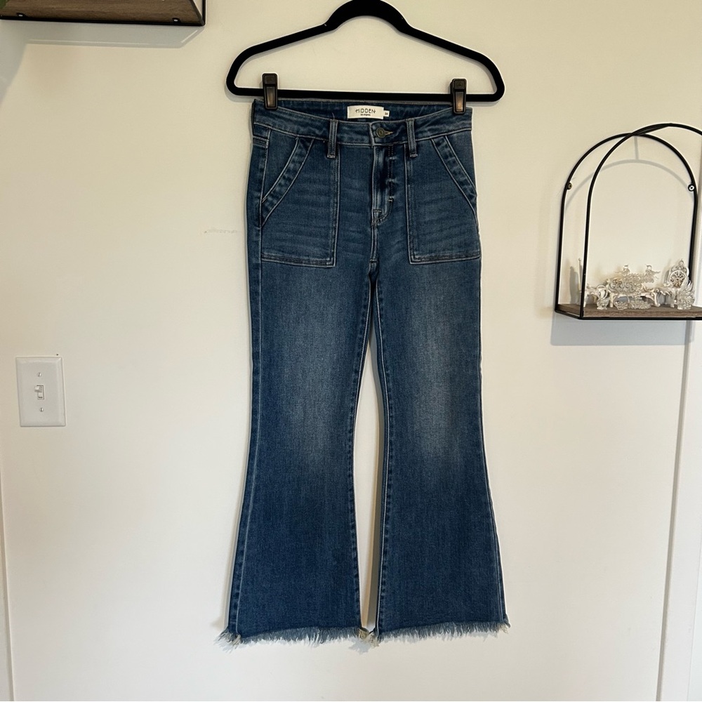 Hidden Jeans Happi Medium Wash Frayed Hem Cargo Crop‎ Flare Size 24